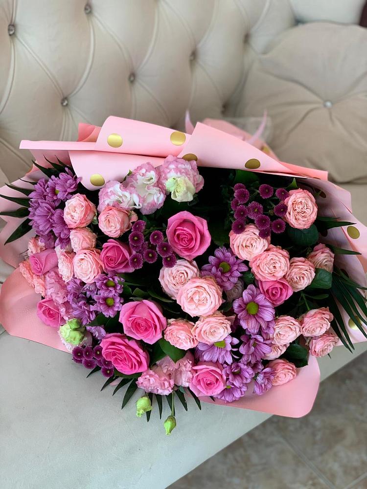 Букет цветов из: Хризантемы, Розы и Лизиантусы в Каневской