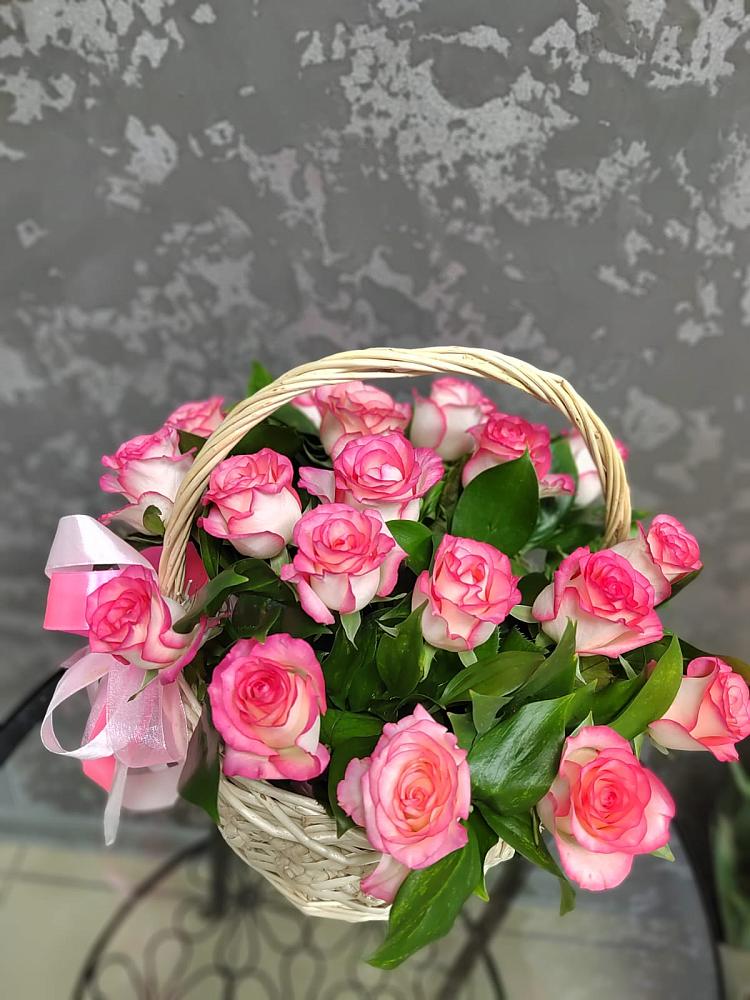 Цветочная композиция из Розы в корзине в Каневской