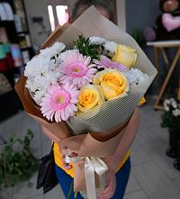 Букет цветов из:  Герберы, Розы и Хризантемы в Каневской