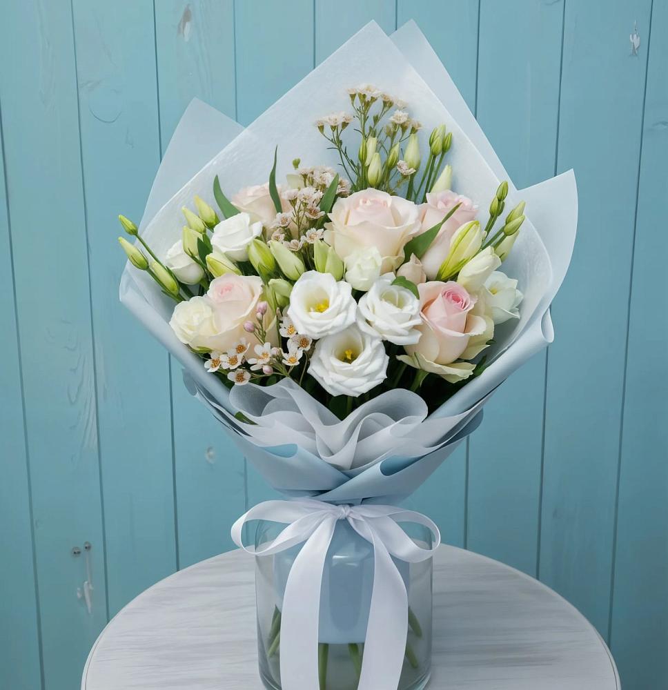 Букет цветов из: Розы и Лизиантусы в Каневской