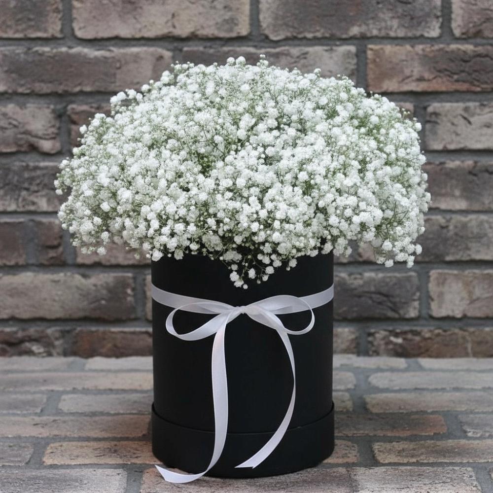 Цветочная композиция из Гипсофила в шляпной коробке в Каневской