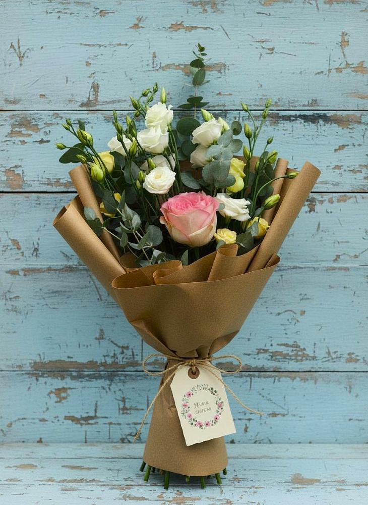 Букет цветов из: Розы и Лизиантусы в Каневской