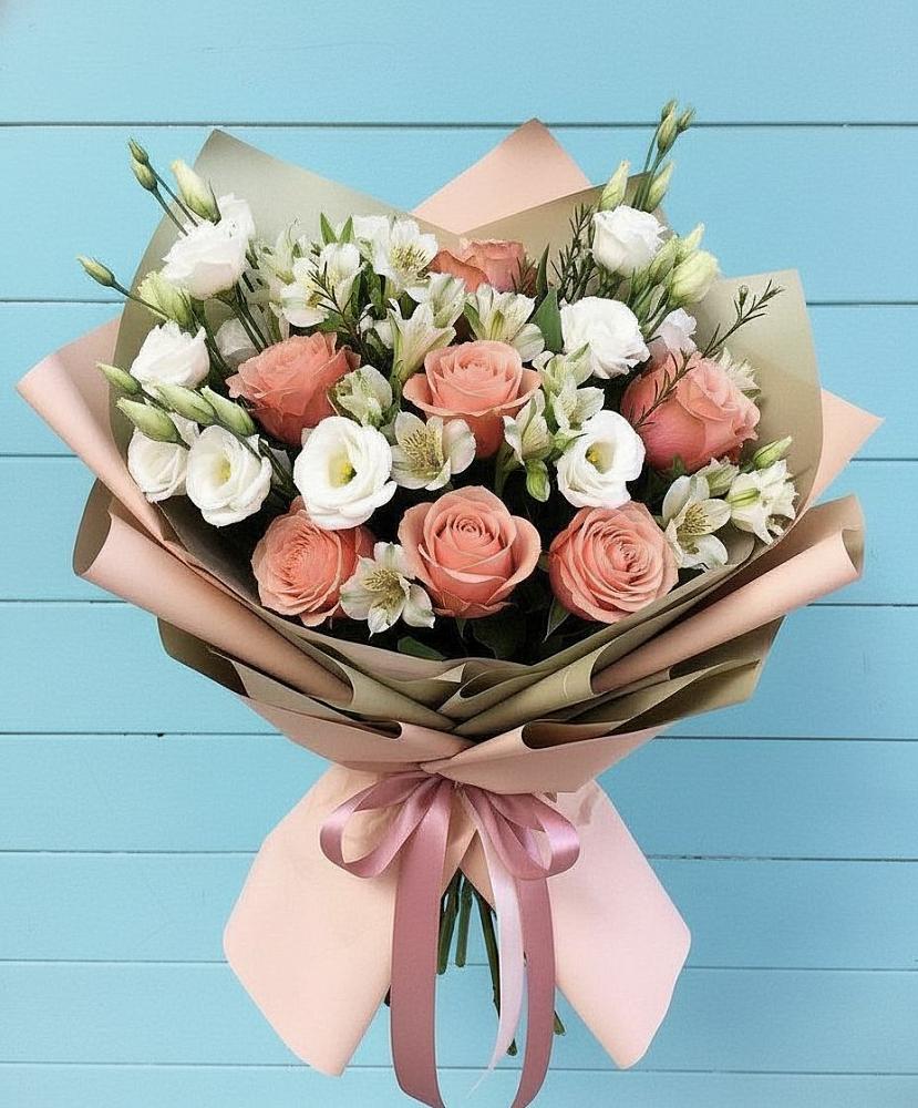 Букет цветов из: Розы, Альстромерии и Лизиантусы в Каневской