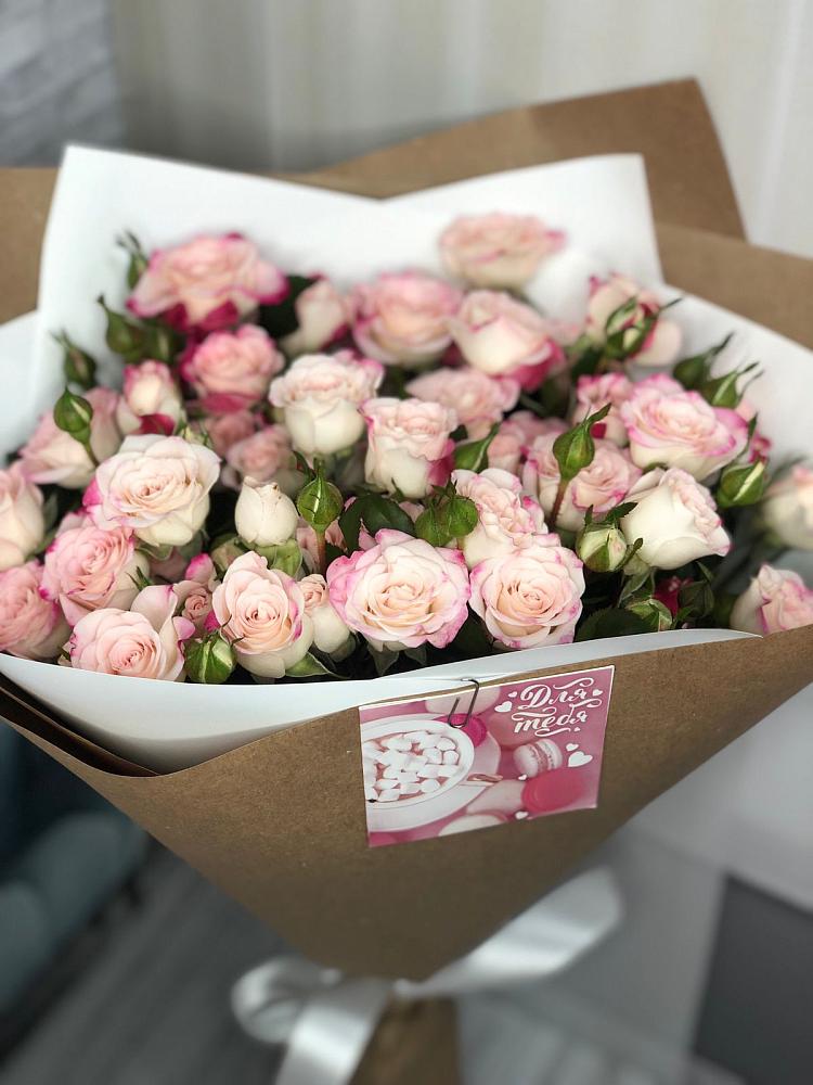 Букет цветов из: Розы в Каневской