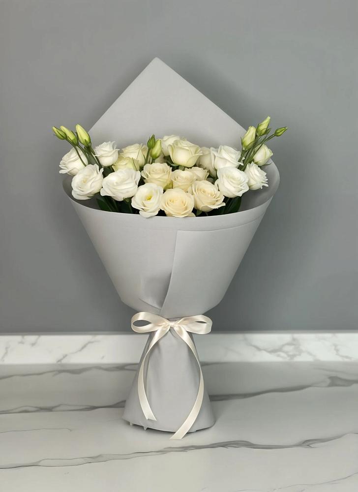 Букет цветов из: Розы и Лизиантусы в Каневской