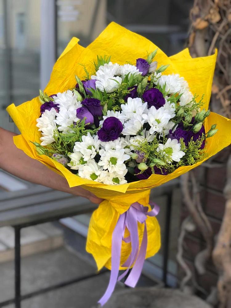 Букет цветов из: Ирисы, Хризантемы и Ромашки в Каневской