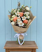 Букет цветов из:  Альстромерии, Лизиантусы, Розы и Хризантемы #REPLACE_PRED# Каневской