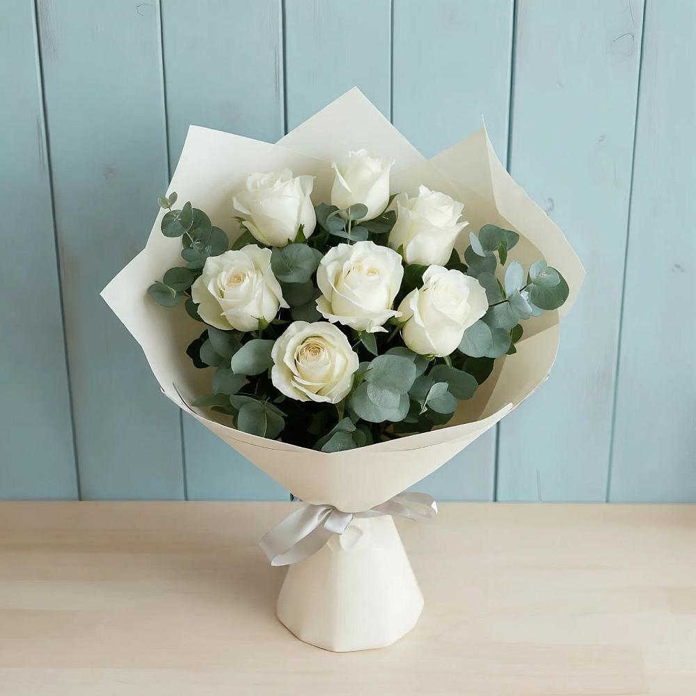 Букет Белые розы в Эвкалипте в Каневской