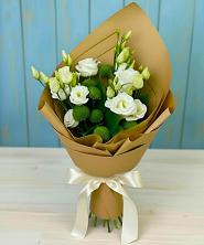 Букет цветов из:  Хризантемы и Лизиантусы в Каневской