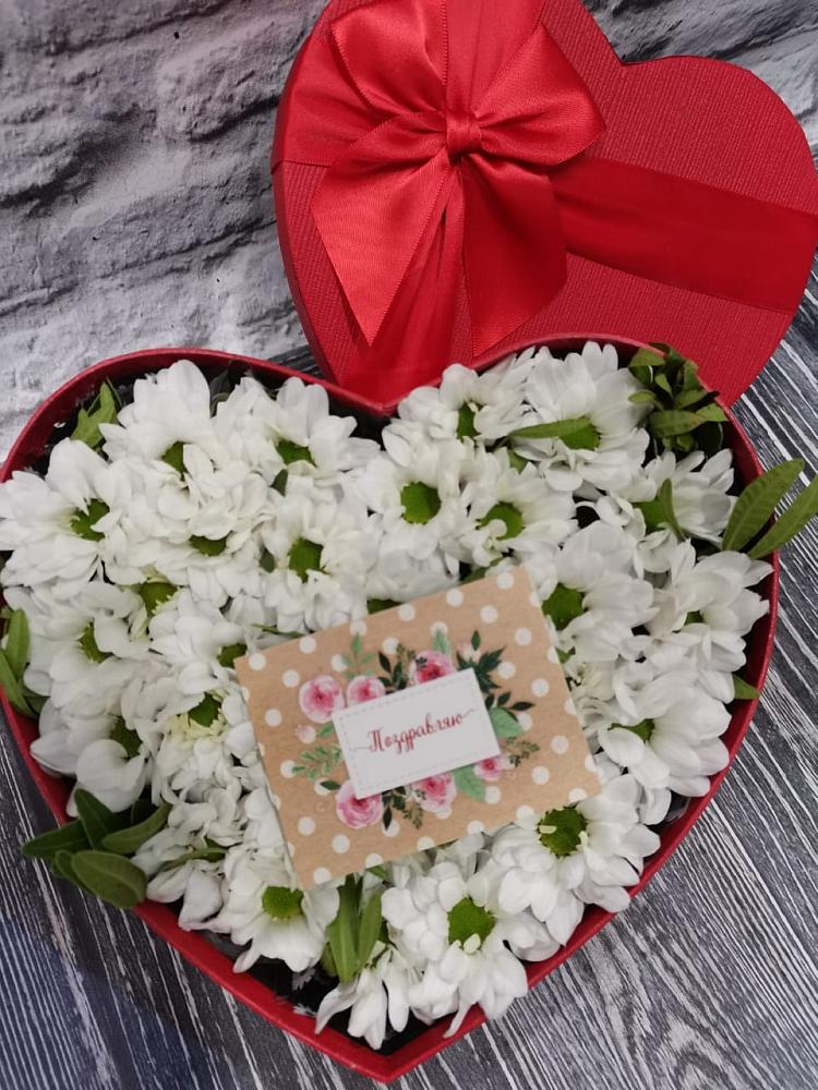 Цветочная композиция из Хризантемы в виде сердца в Каневской