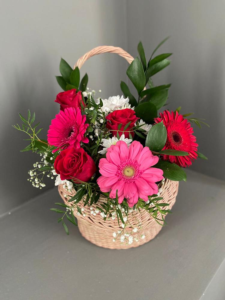Цветочная композиция из Розы, Хризантемы и Герберы в корзине в Каневской