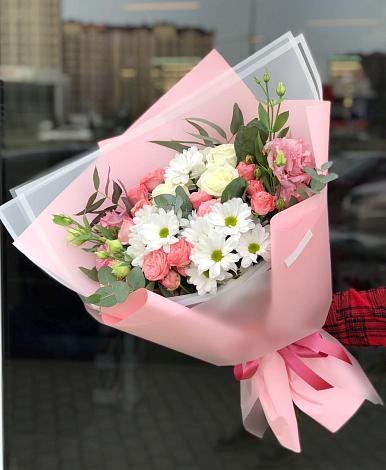 Букет цветов из: Розы, Лизиантусы и Хризантемы в Каневской