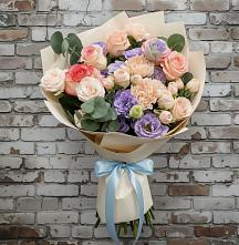 Букет цветов из:  Розы, Лизиантусы и Гвоздики #REPLACE_PRED# Каневской