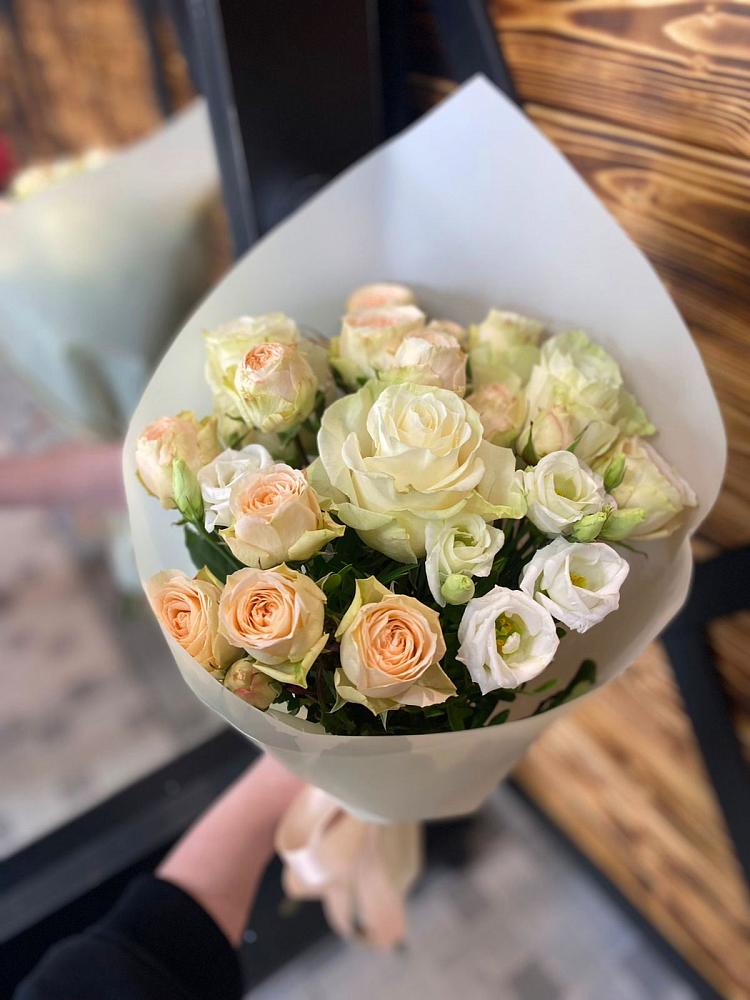 Букет цветов из: Розы и Лизиантусы в Каневской